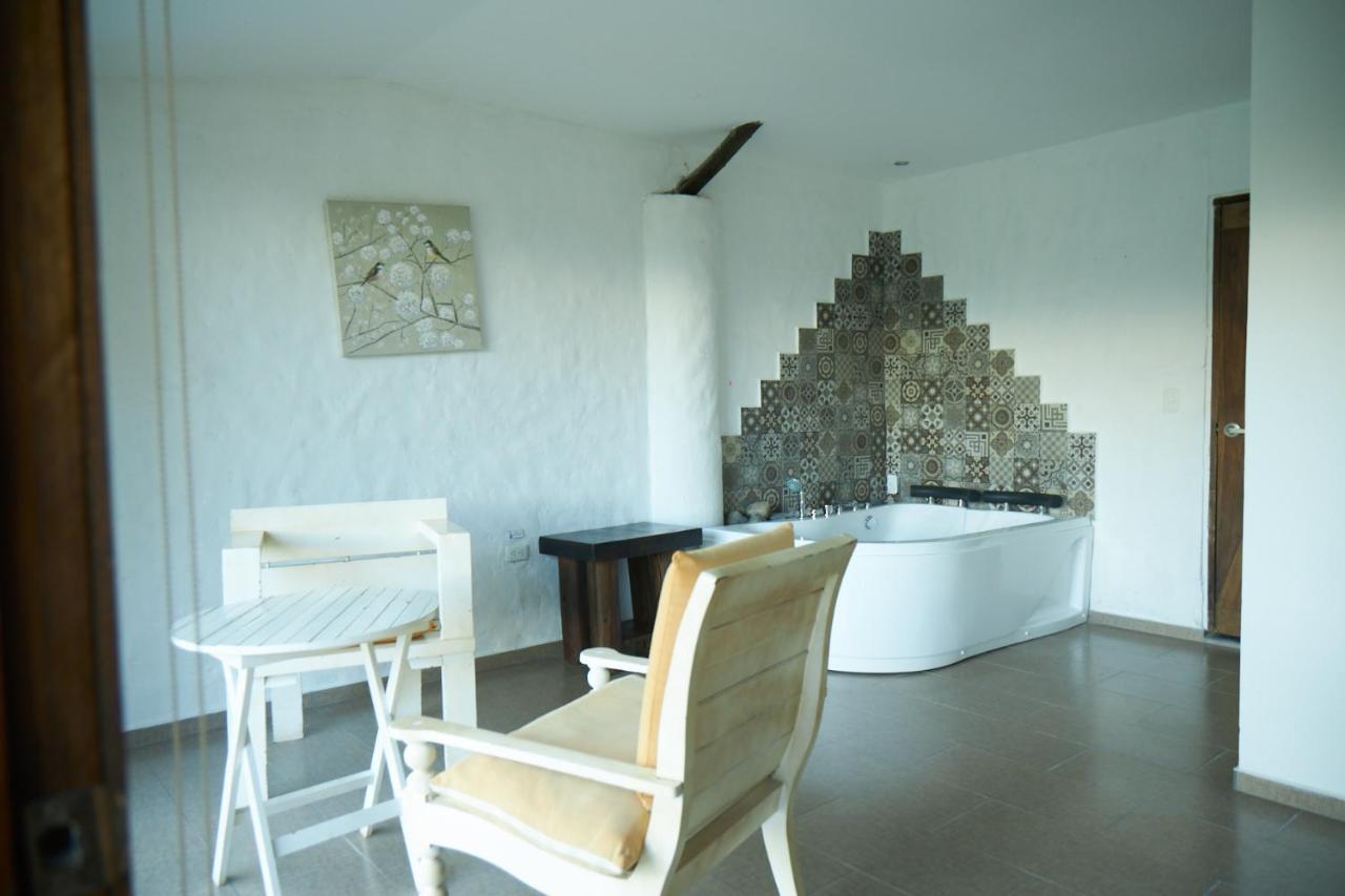 Tunas & Cabras Lodge *